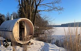 Apartament Szmaragdowy nad jeziorem Juno w Mrągowie